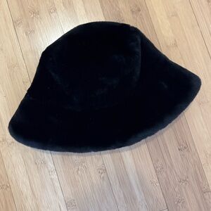 Overland Shearling Sheepskin Bucket Hat